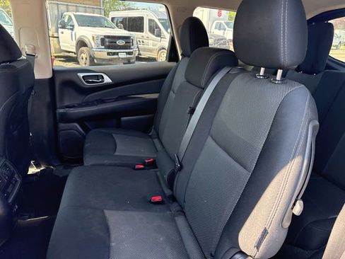 Used 2019 Nissan Pathfinder SV AWD/4WD image 11