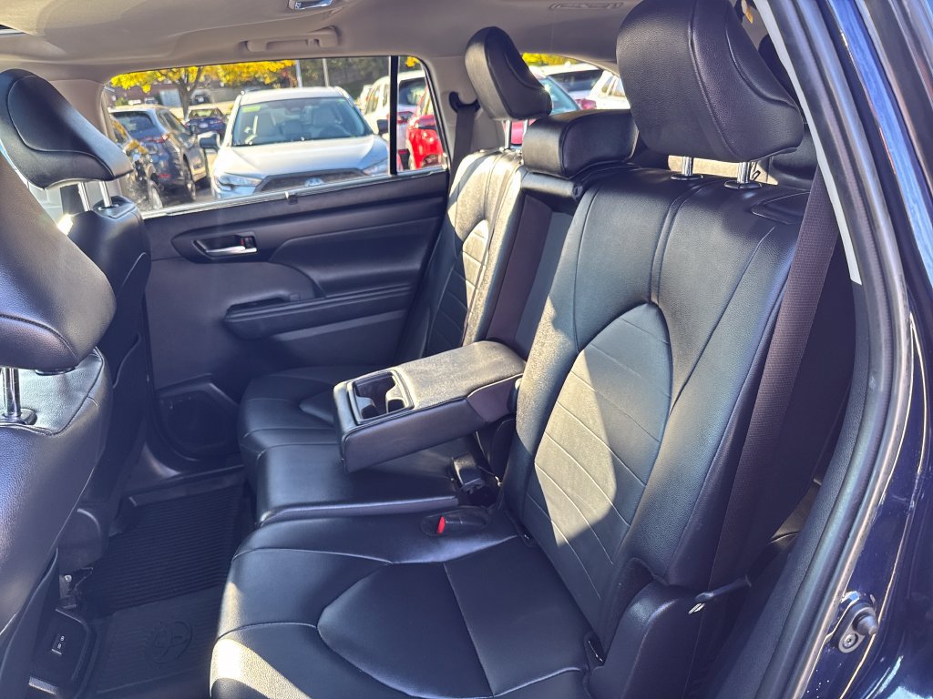 Used 2026 Toyota Highlander XLE AWD/4WD image 35
