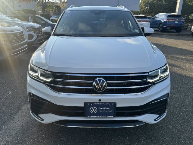 Used 2024 Volkswagen Tiguan SEL R-Line AWD/4WD image 2