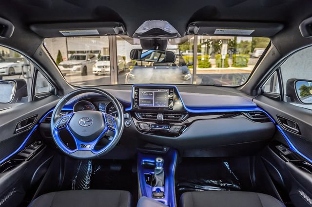 Used 2020 Toyota C-HR XLE FWD image 3