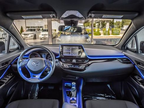 Used 2020 Toyota C-HR XLE FWD image 3