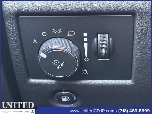 Used 2020 Jeep Grand Cherokee Laredo image 23