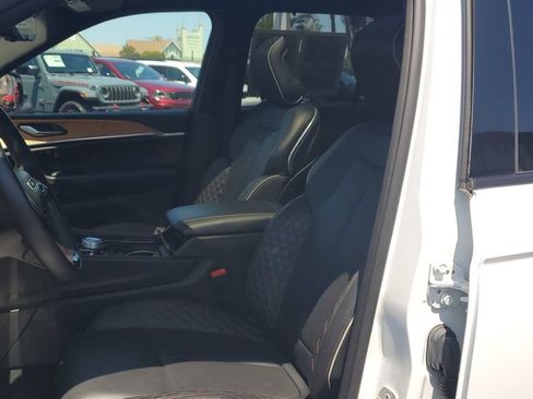 Used 2022 Jeep Grand Cherokee Summit AWD/4WD image 21