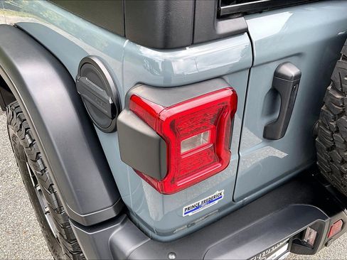 Used 2024 Jeep Wrangler Unlimited Rubicon w/ Capability Package AWD/4WD image 30