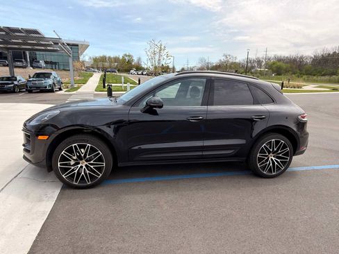 Used 2024 Porsche Macan AWD/4WD image 1