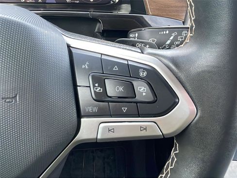 Used 2024 Volkswagen Atlas SE image 25