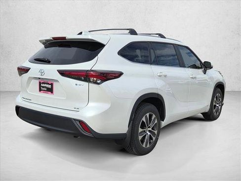 New 2026 Toyota Highlander XLE AWD/4WD image 2