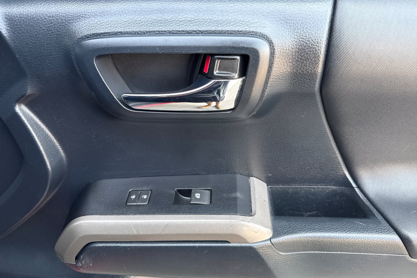 Used 2019 Toyota Tacoma TRD Off-Road AWD/4WD image 19