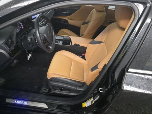 Used 2022 Lexus ES 300h w/ Premium Package image 7