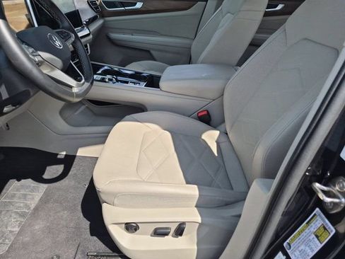 Used 2025 Volkswagen Atlas SE FWD image 21