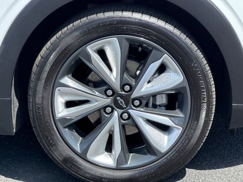 Used 2023 Chevrolet Bolt EUV LT w/ Convenience Package FWD image 41