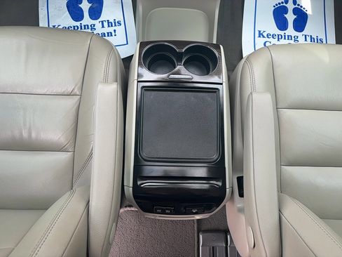 Used 2020 Toyota Sienna XLE w/ XLE Navigation Package FWD image 16