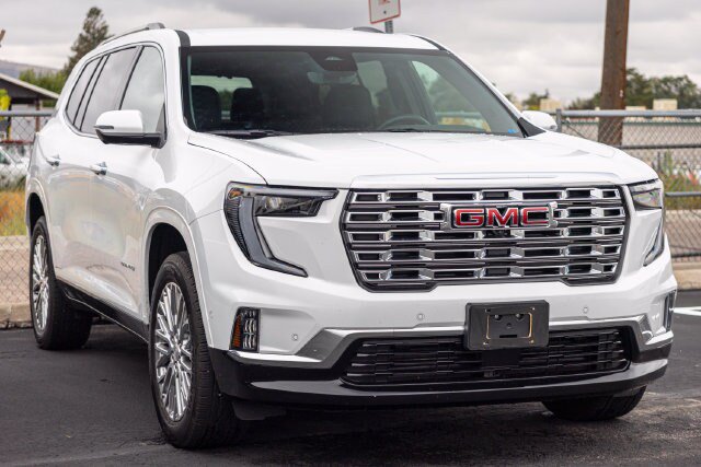 Used 2026 GMC Acadia Denali w/ Super Cruise Package AWD/4WD image 2