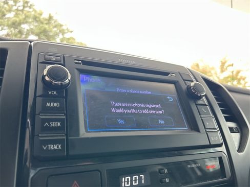 Used 2013 Toyota Tacoma Base image 19