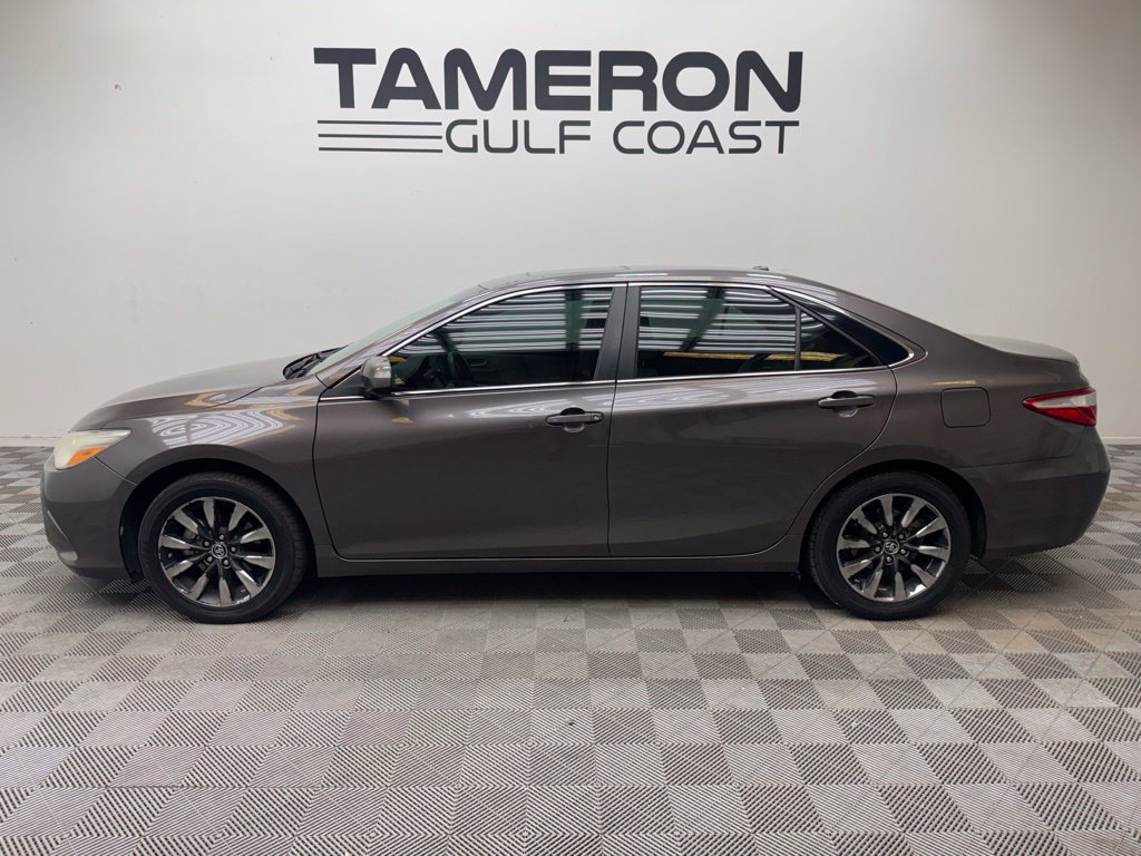 Used 2015 Toyota Camry XLE w/ Moonroof Package FWD image 6