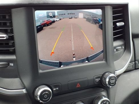 Used 2022 RAM 1500 Big Horn AWD/4WD image 9