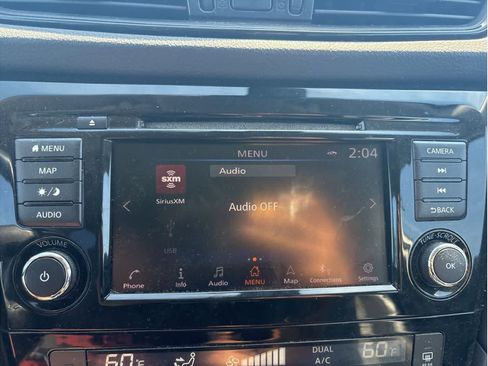 Used 2018 Nissan Rogue SL w/ Premium Package image 16