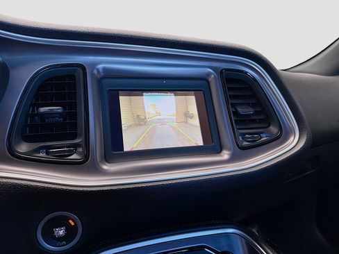Used 2021 Dodge Challenger SXT image 9