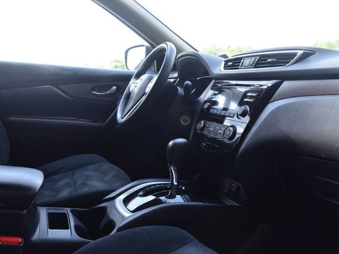 Used 2014 Nissan Rogue S image 11