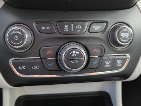 Used 2022 Jeep Cherokee Latitude Lux image 28