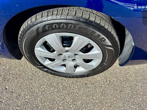 Used 2011 Toyota Camry LE image 28