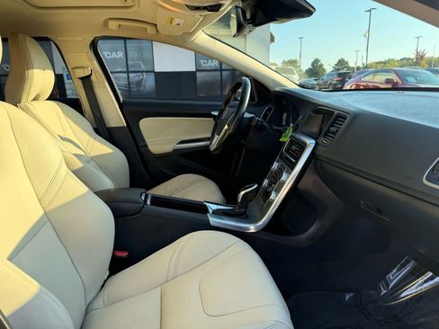 Used 2018 Volvo S60 T5 Dynamic image 27