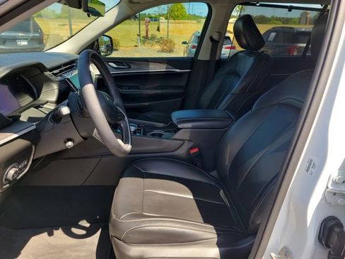 Used 2023 Jeep Grand Cherokee L Limited w/ Luxury Tech Group II RWD image 18