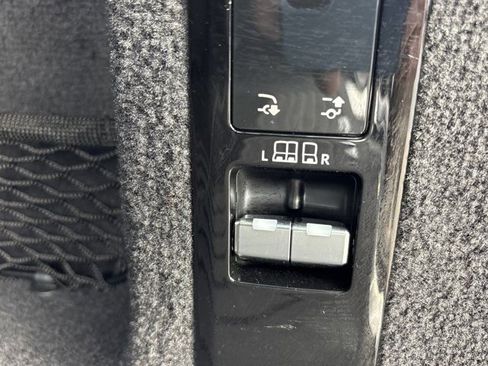 Used 2025 Land Rover Range Rover Sport Dynamic SE image 8