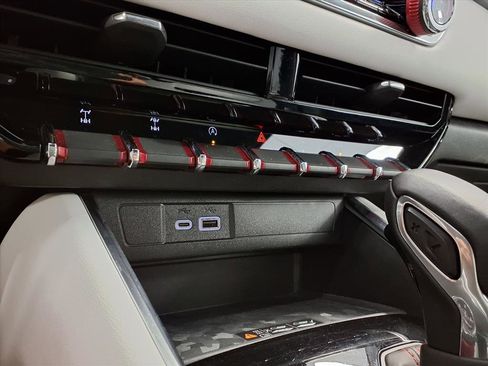 Used 2024 GMC Canyon AT4X image 31