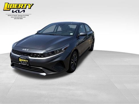 Used 2023 Kia Forte LXS FWD image 3