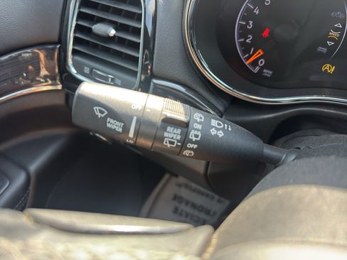Used 2020 Jeep Grand Cherokee Overland AWD/4WD image 28