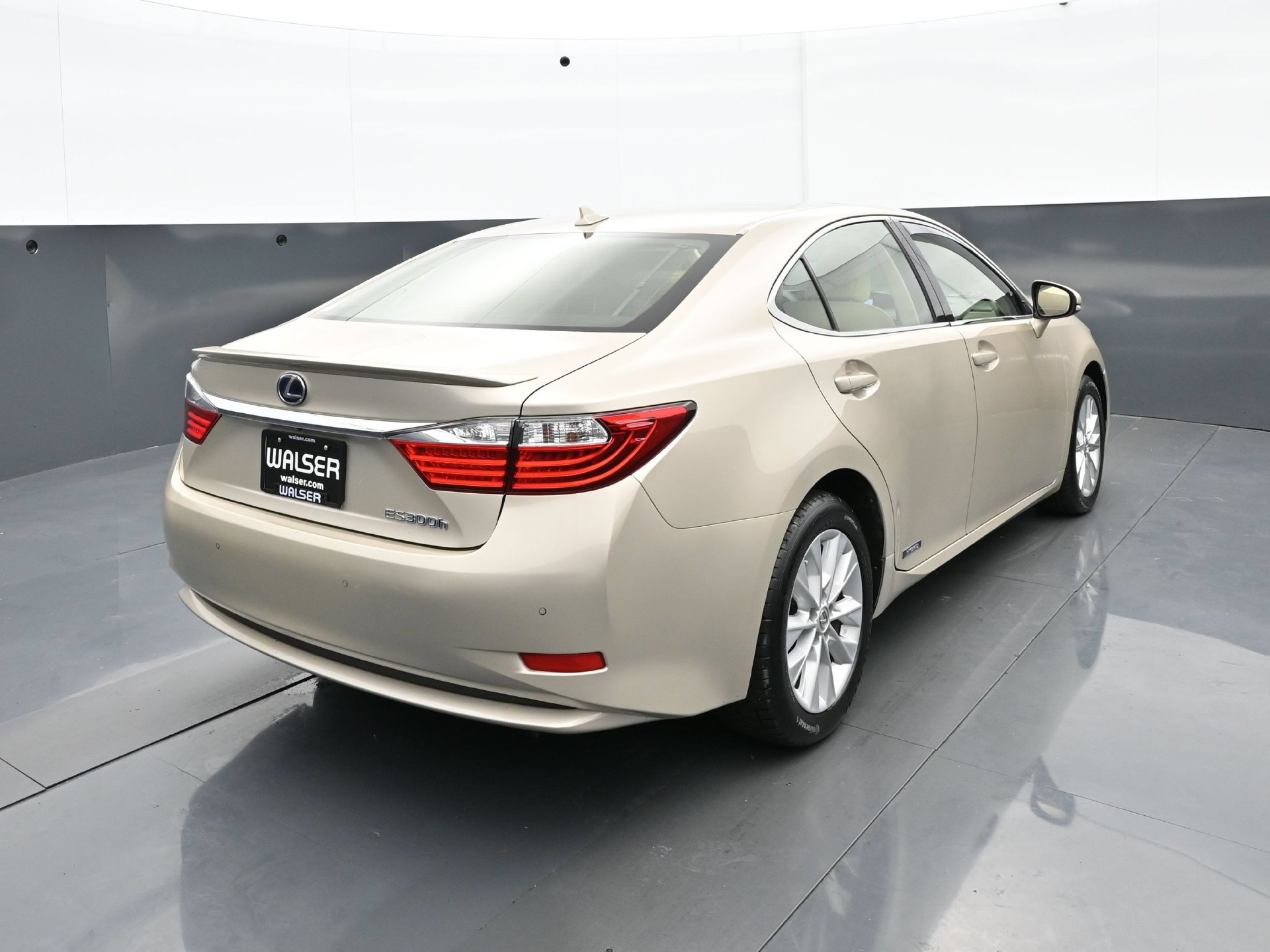 Used 2013 Lexus ES 300h w/ Luxury Pkg FWD image 6