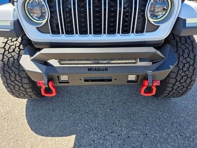 New 2026 Jeep Wrangler Unlimited Sahara w/ Safety Group