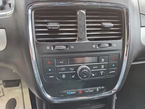 Used 2020 Dodge Grand Caravan GT FWD image 31