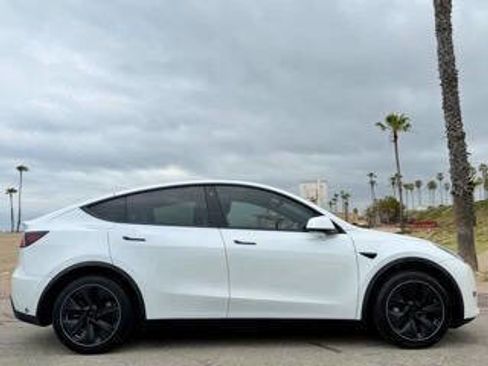 Used 2021 Tesla Model Y 2WD image 5
