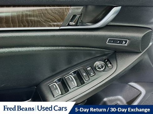 Used 2019 Honda Accord Touring image 18