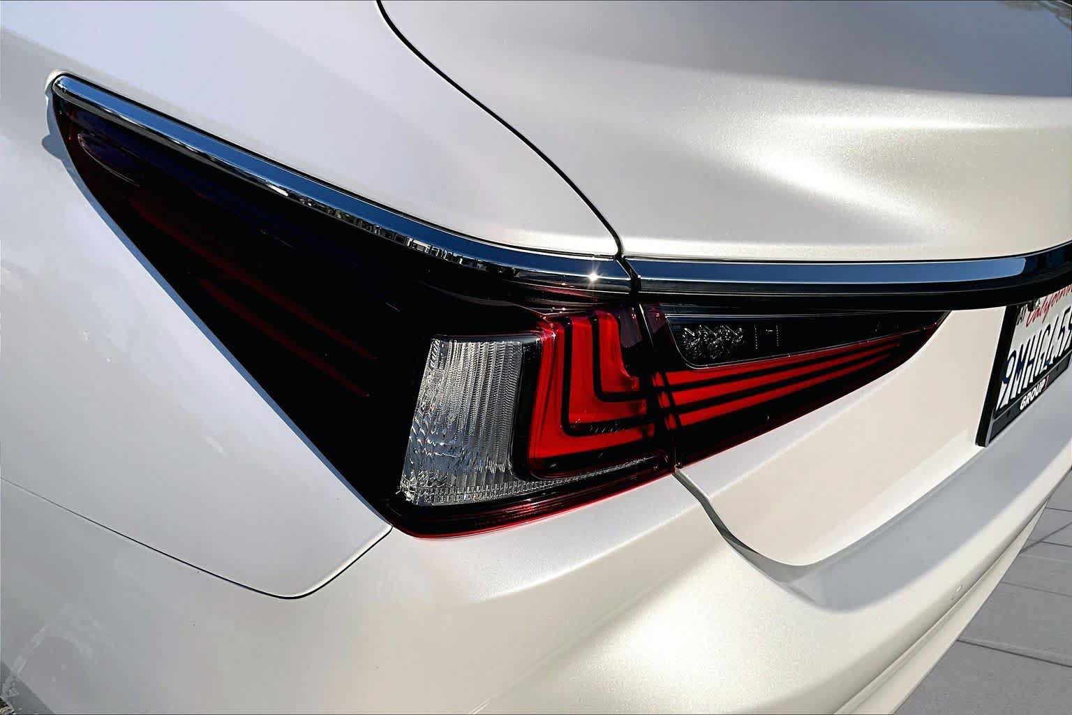 Used 2024 Lexus ES 350 w/ Premium Package FWD image 27