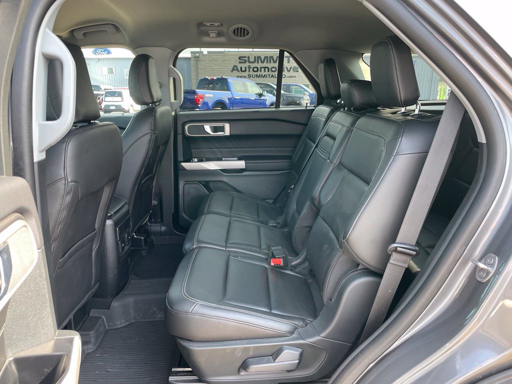 Used 2024 Ford Explorer XLT w/ Equipment Group 202A AWD/4WD image 8