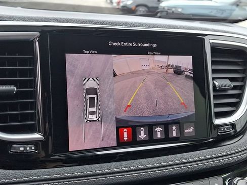 Certified 2022 Chrysler Pacifica Limited w/ Uconnect Theater Family Group AWD/4WD image 24