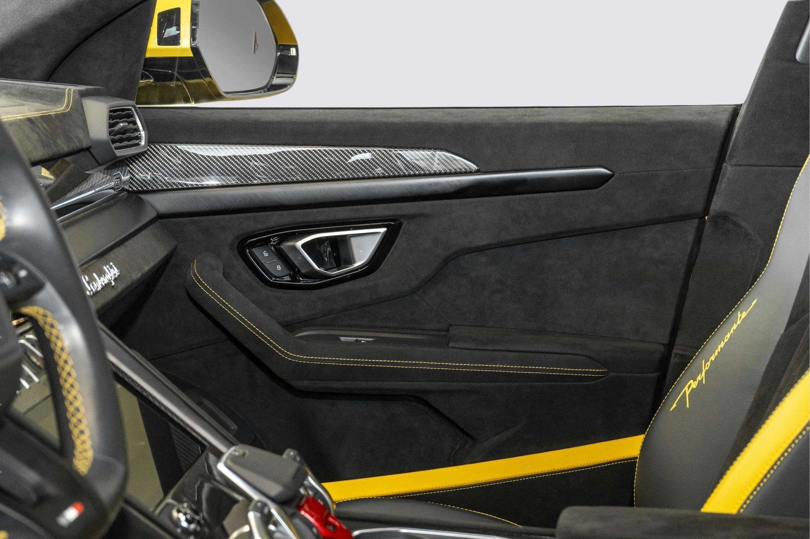Used 2024 Lamborghini Urus Performante AWD/4WD image 16