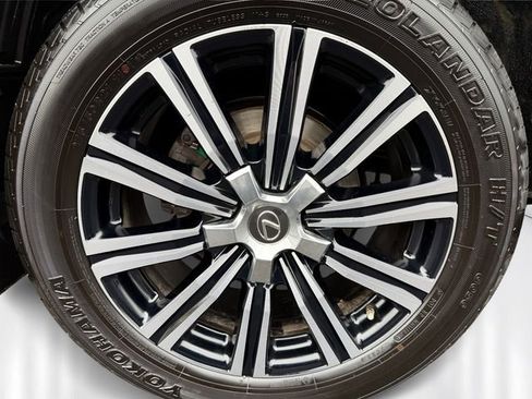 Used 2019 Lexus LX 570 4WD w/ Luxury Package image 11