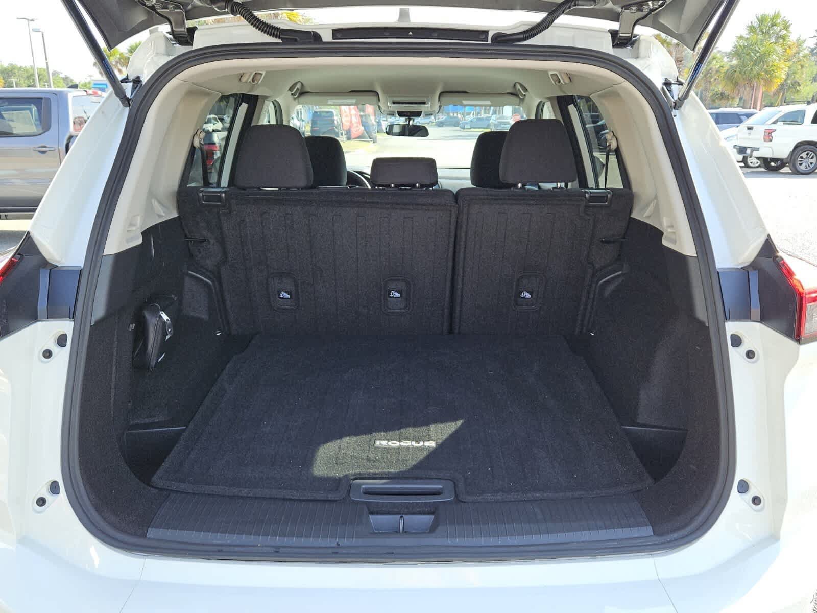 Used 2025 Nissan Rogue S FWD image 6