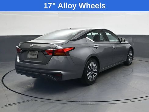 Used 2024 Nissan Altima 2.5 SV FWD image 5