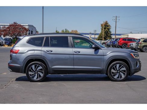 Used 2025 Volkswagen Atlas SE AWD/4WD image 2