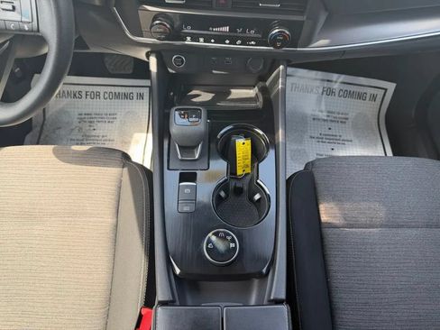 Used 2023 Nissan Rogue SV AWD/4WD image 25
