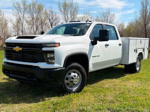 Used 2025 Chevrolet Silverado 3500 W/T AWD/4WD image 1