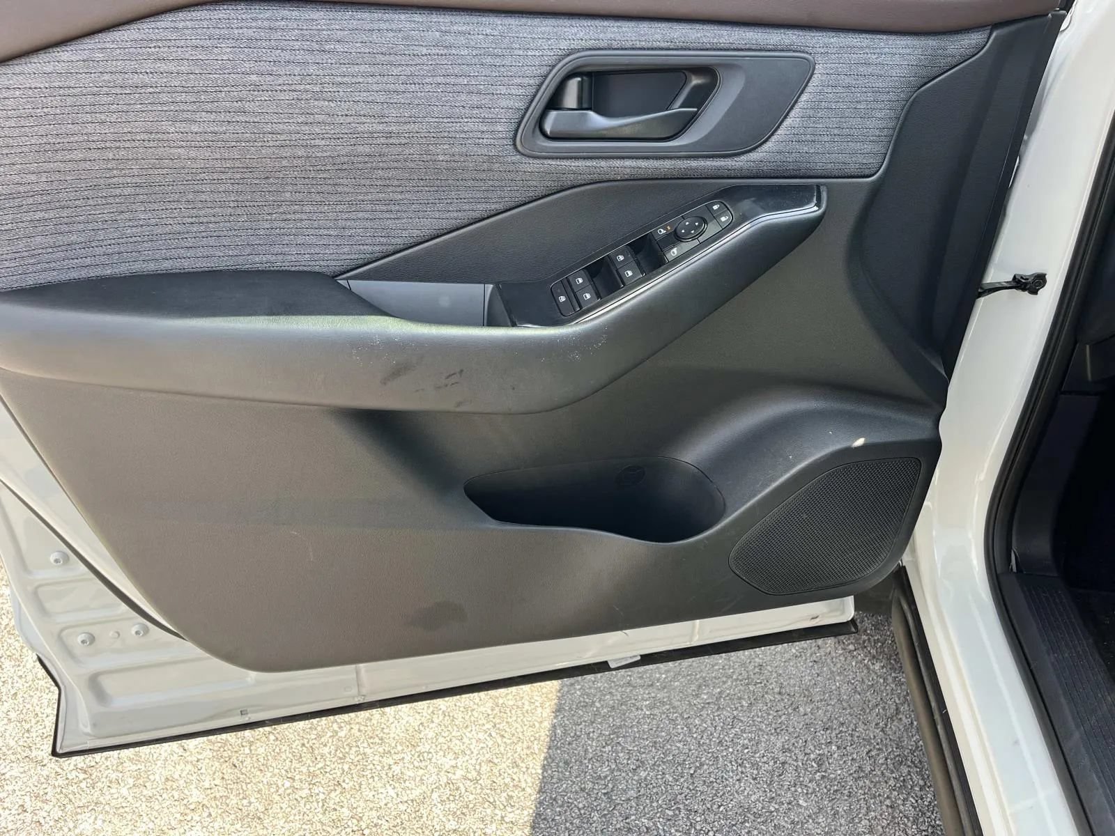 Used 2023 Nissan Rogue S FWD image 27