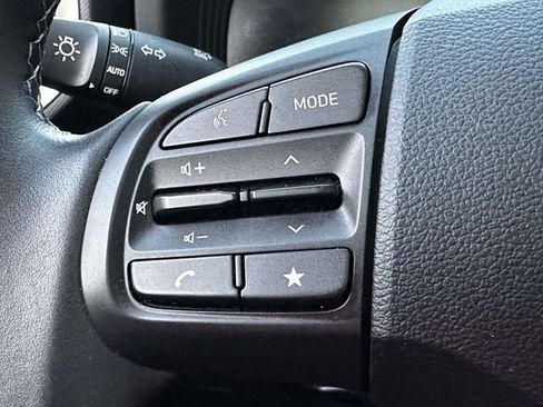 Used 2025 Hyundai Venue SEL FWD image 28
