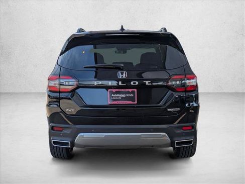 Certified 2026 Honda Pilot Touring image 8