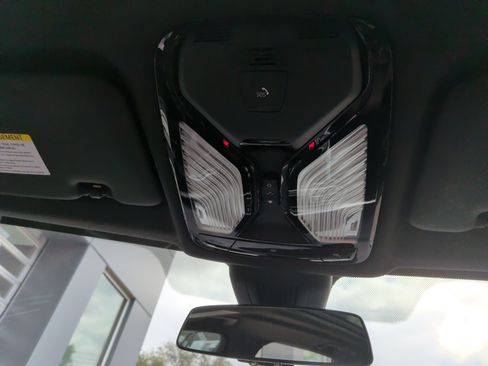 Used 2019 BMW X5 xDrive50i w/ M Sport Package image 27